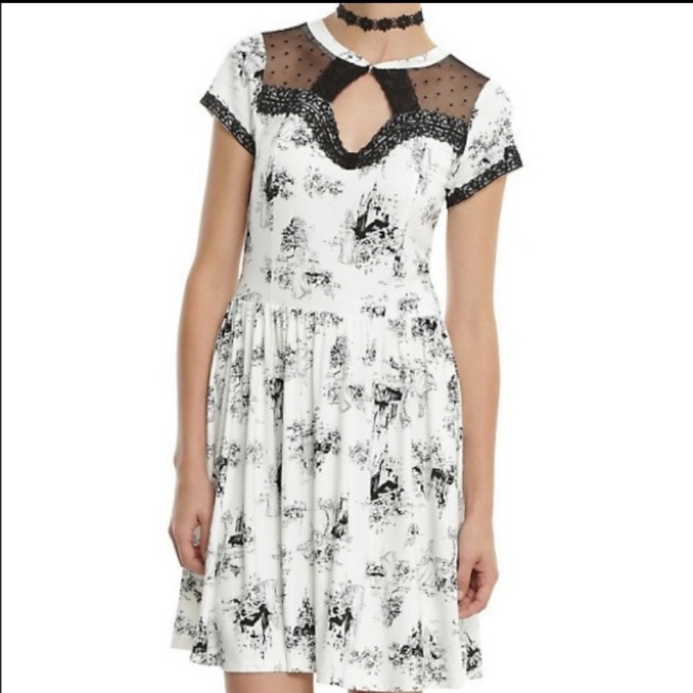 Disney Princess Toile Keyhole L Dress